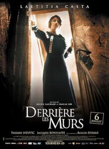 Duvarların Arkasında